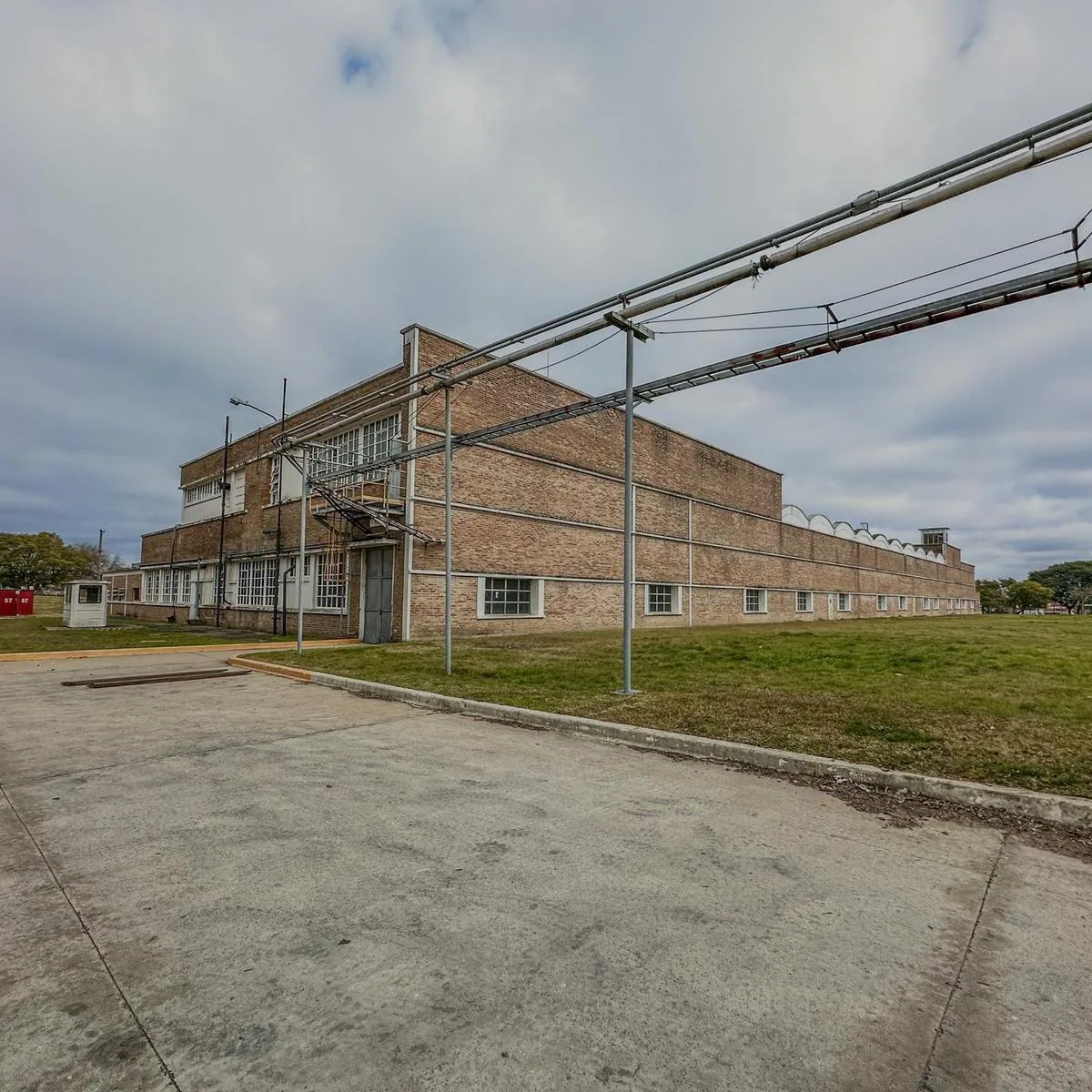 Depósito 514 m², segurança 24/7