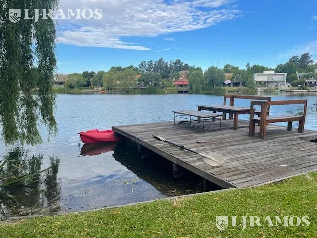 Modern five-bedroom house in Rincón de Milberg, Tigre (La Laguna)