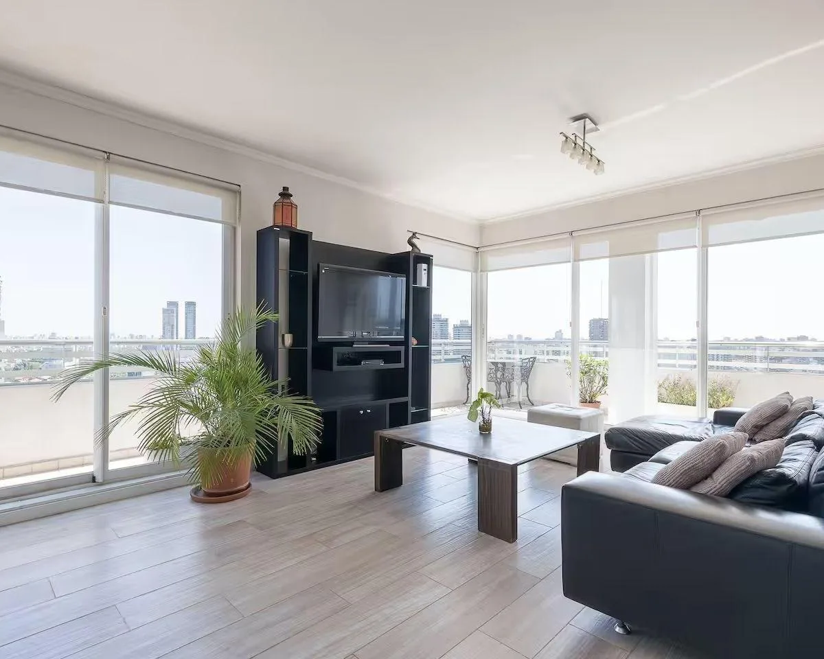 Furnished four-bedroom apartment in Palermo