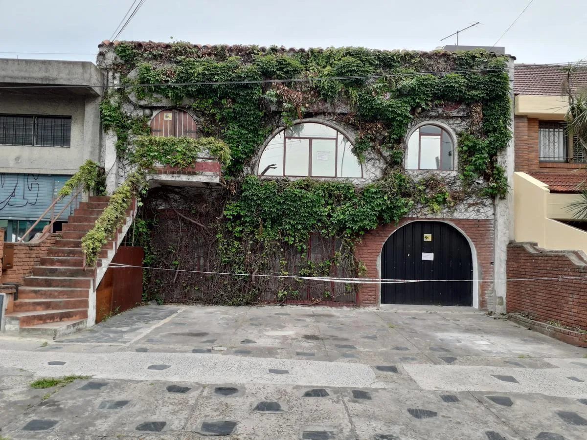 220 m² two-storey retail space in Villa Martelli