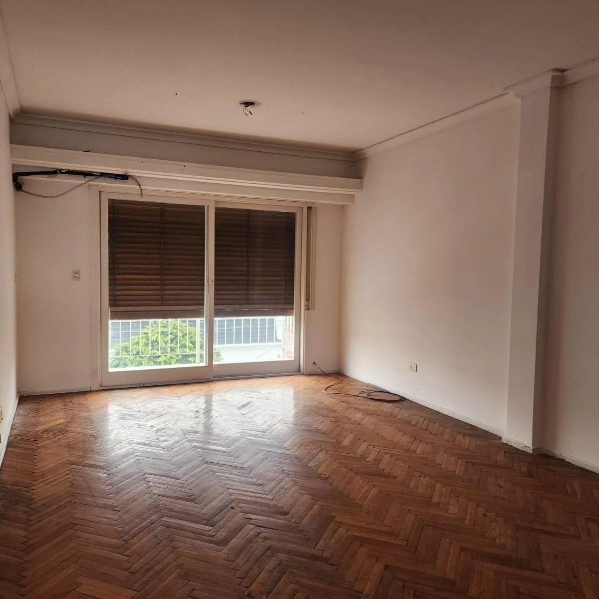 Amplio Piso 3 Ambientes con 2 Balcones Uso Comercial Ó Profesional