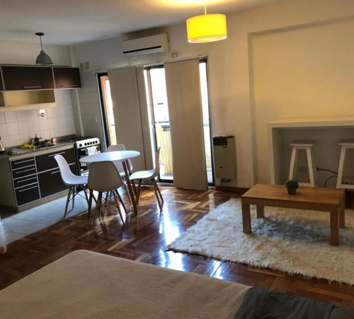 Monoambiente con balcón cerca de la estación de Banfield en Lomas de Zamora