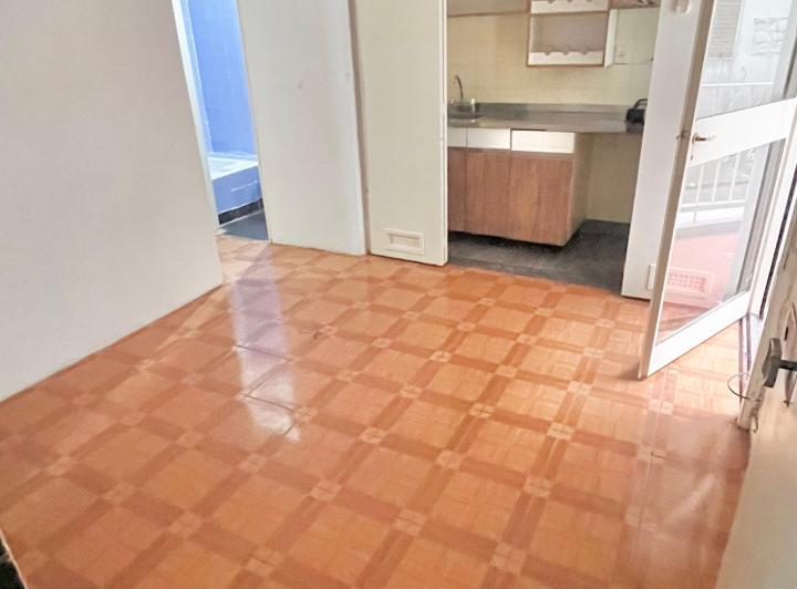 Monoambiente dividido apto profesional con balcón contrafrente en Villa del Parque