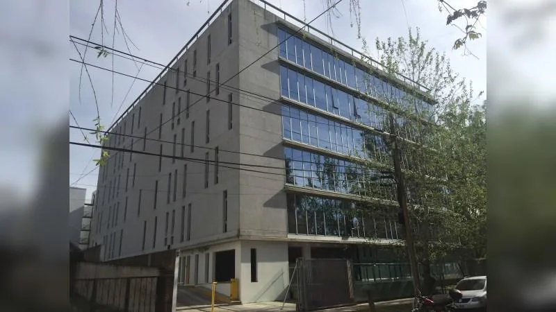 480 m² open-plan office, river view