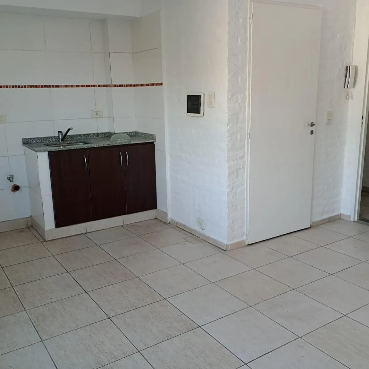 Квартира-студия на первом этаже в Lanús Oeste