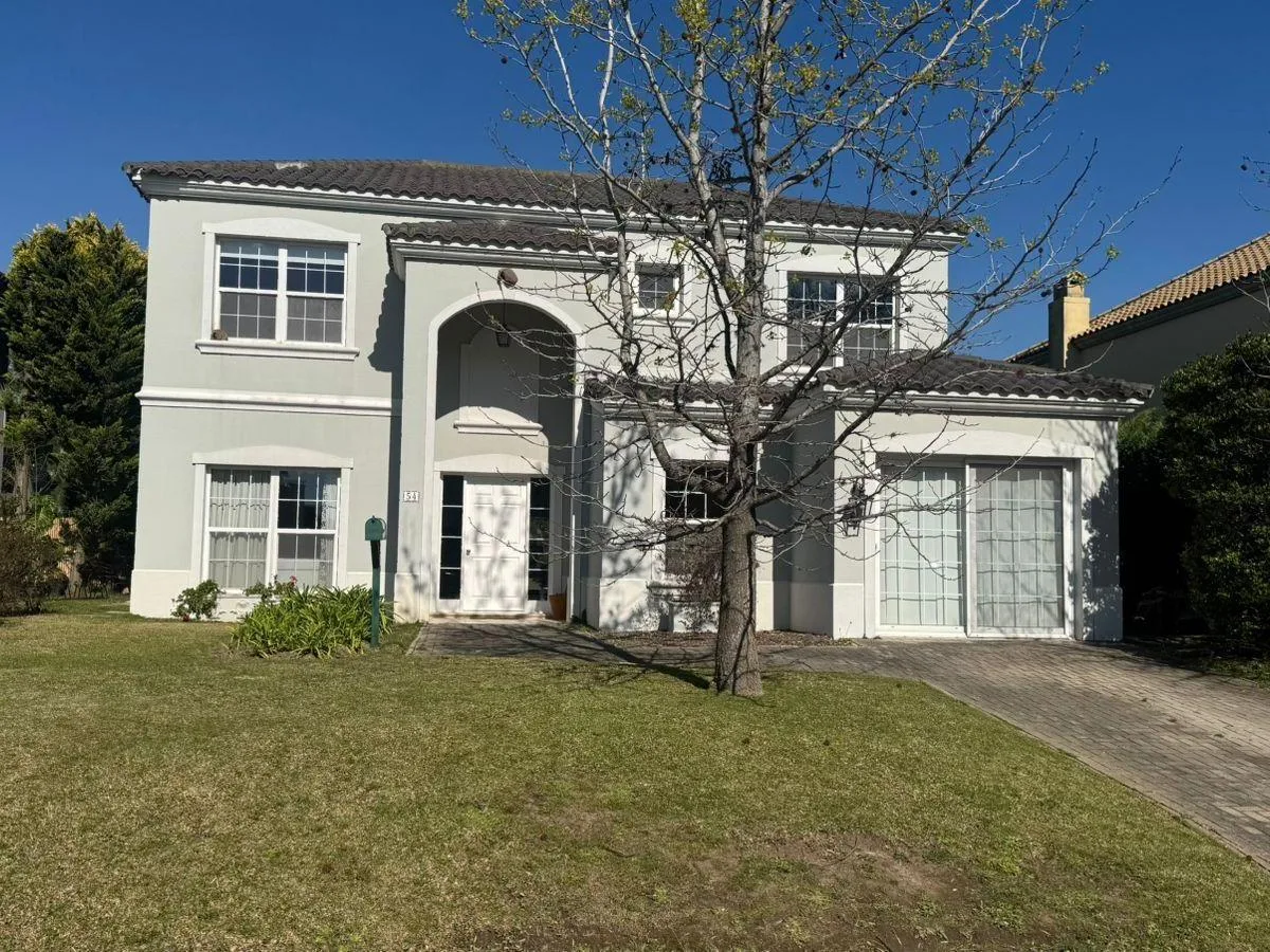 Waterfront house with pool and pier in Barrancas del Lago (Tigre)