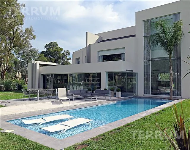Four-bedroom house in Esteban Echeverría, St. Thomas Este (Canning)