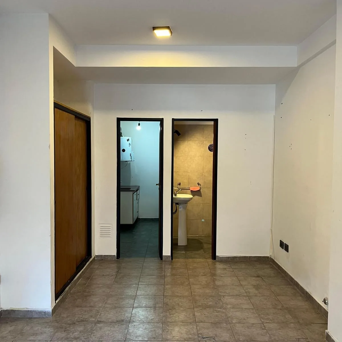Ground-floor studio apartment near Ramos Mejía station in La Matanza