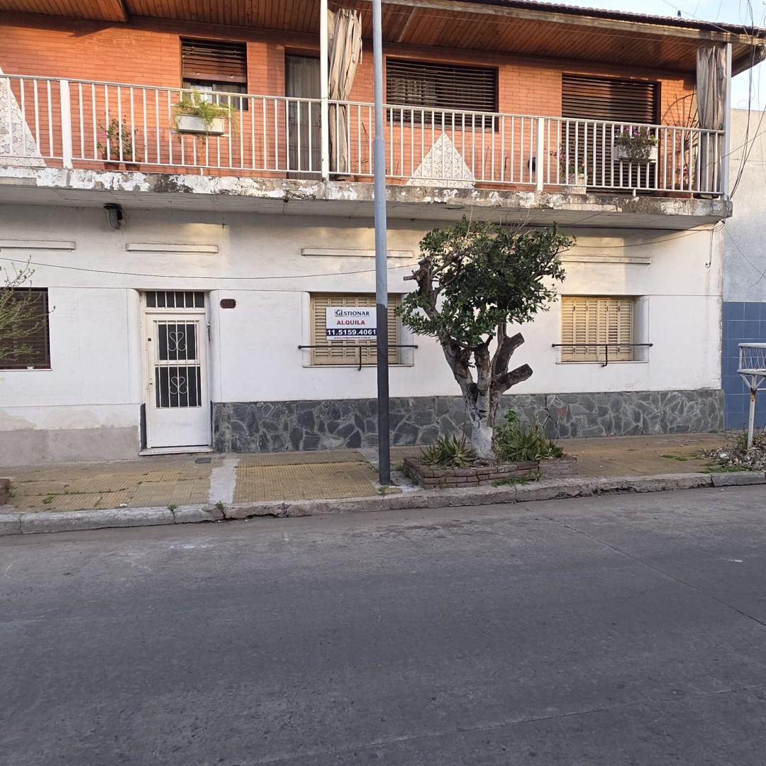 PH с двумя комнатами в Valentín Alsina, Lanús