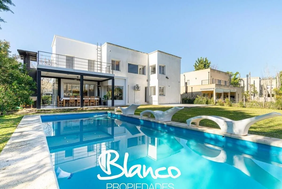 Fully equipped four-bedroom house in Tigre