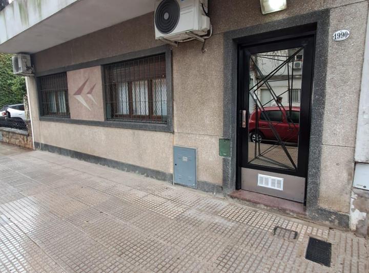 Квартира с 2 спальнями в La Paternal, окна во двор