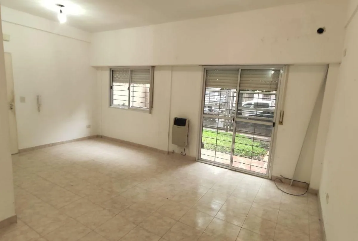 Departamento consultorio u oficina de 1 ambiente en Morón