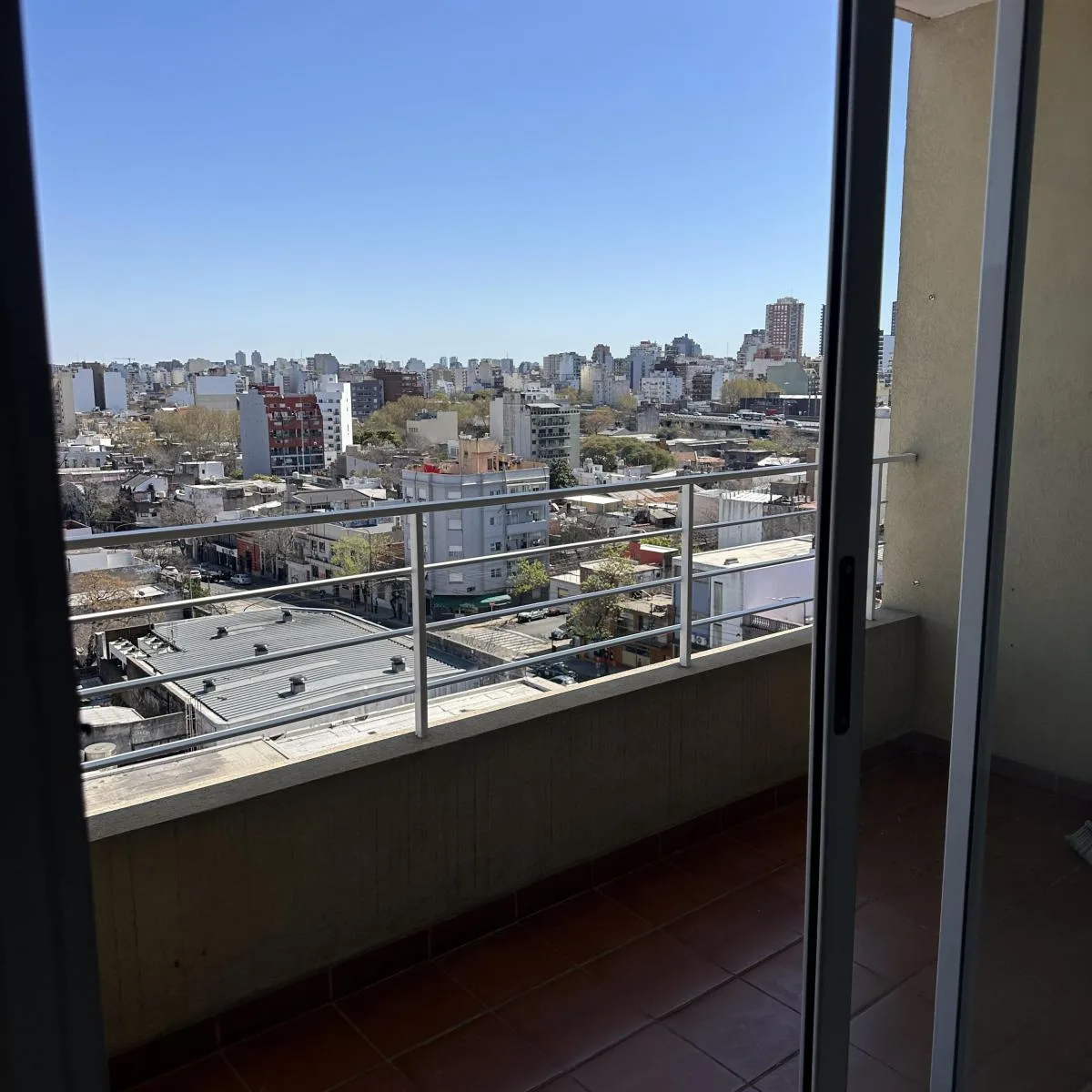 Monoambiente en alquiler con vista abierta en San Cristóbal