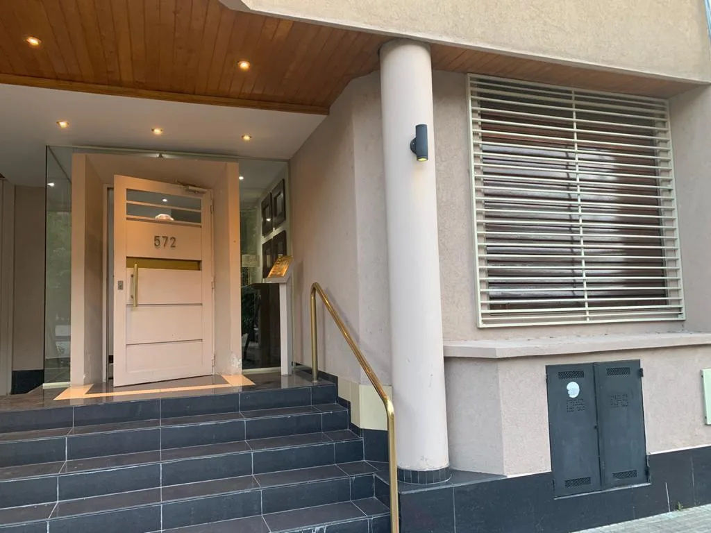 Apartamento térreo com 2 dormitórios em La Plata