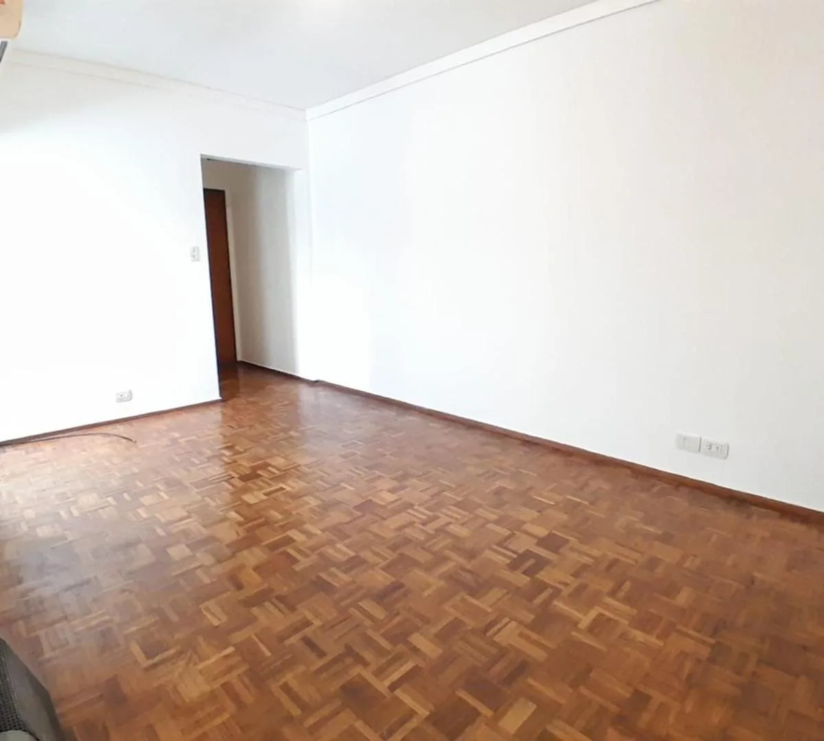 2 Ambientes con Balcon Al Lateral