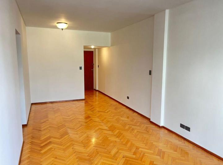 Semipiso de 4 ambientes con 3 dormitorios en Monte Castro