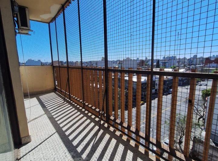 Departamento de 3 ambientes con balcón al frente en Floresta