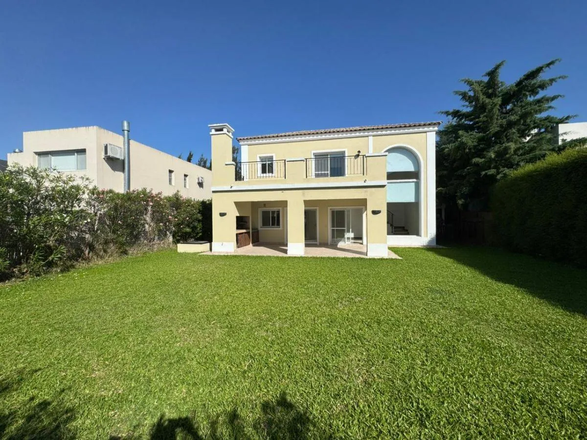 Unfurnished four-bedroom internal house in Los Sauces, Tigre