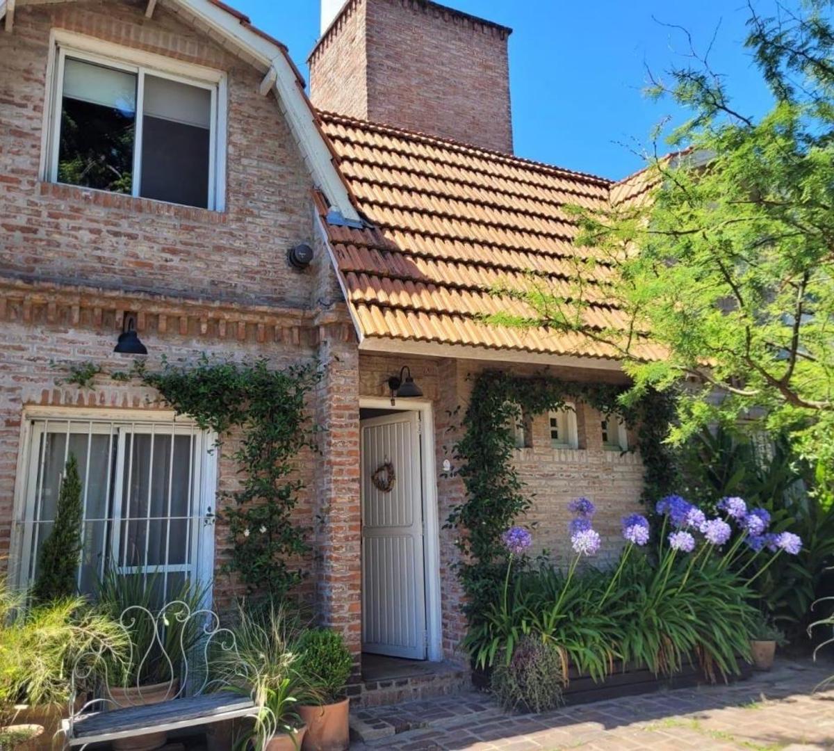 Аренда дома на 3 спальни в Beccar для Semana Santa и длинных уикендов