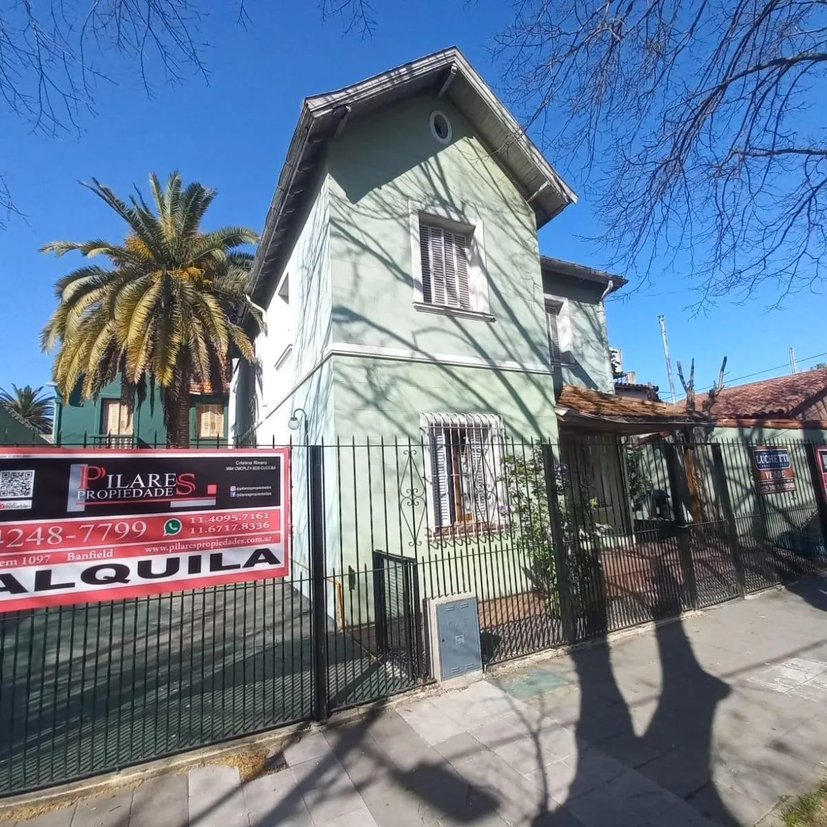 Четырёхкомнатный дом на двойном участке в Banfield Oeste