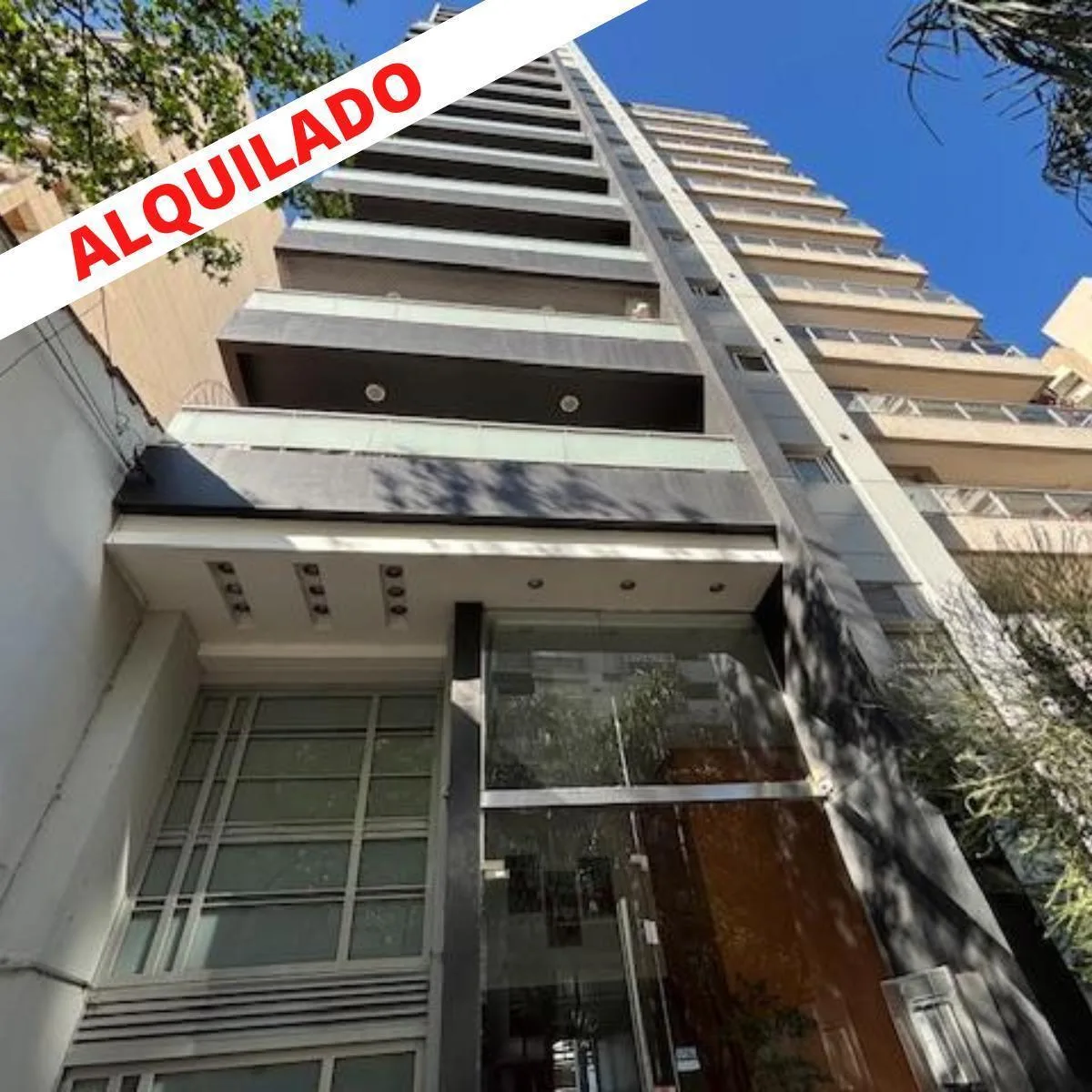 Two-room half-floor apartment with parking in Lomas de Zamora