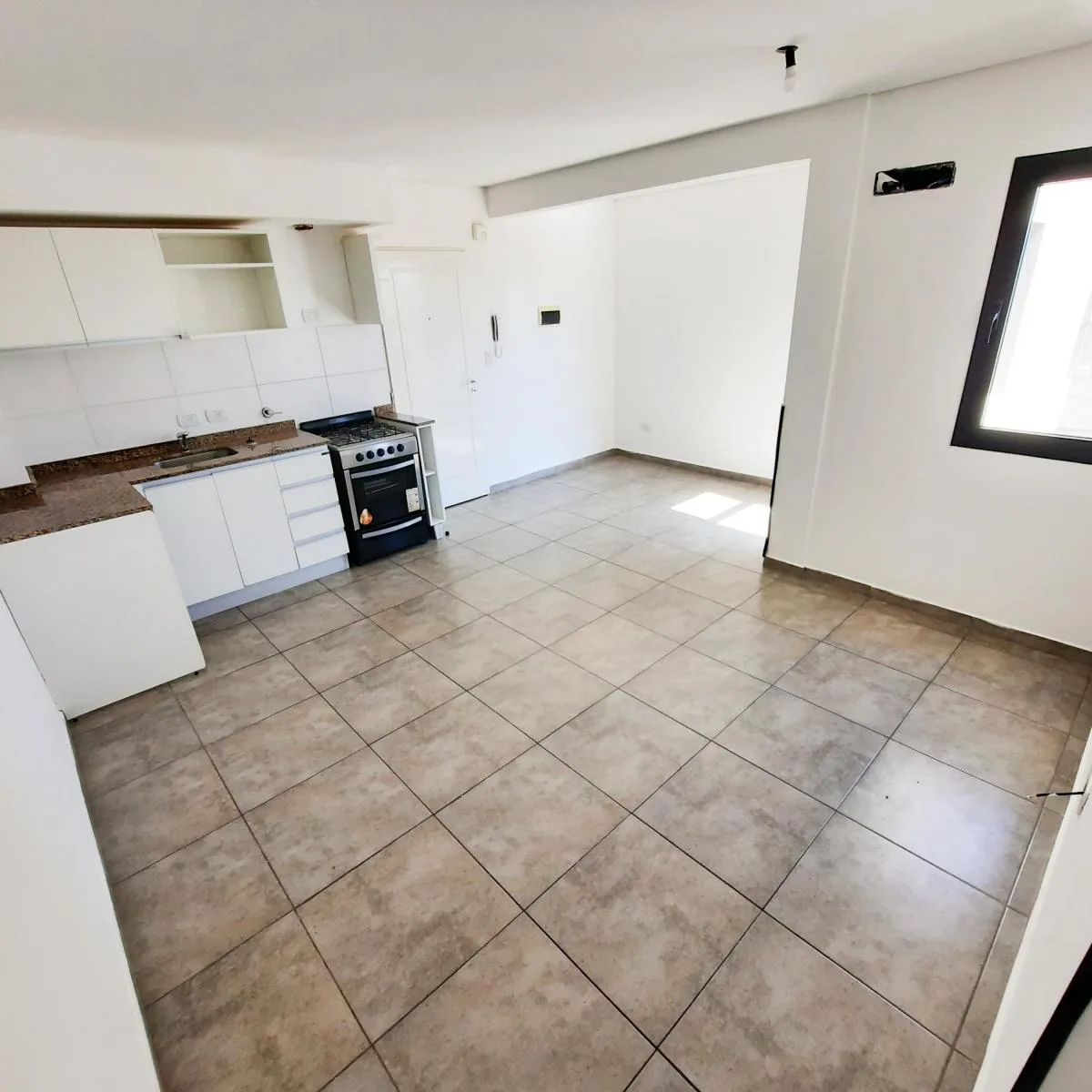 Apartamento de dois ambientes com vaga de garagem em Lanús Centro
