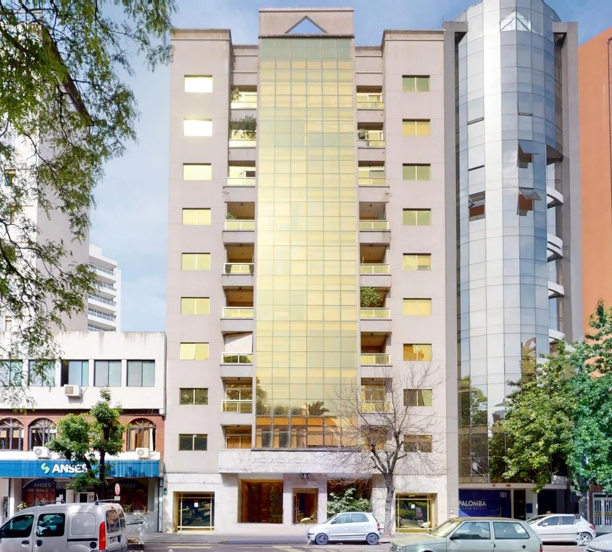 Four-bedroom apartment in La Plata with views of Plaza Paso