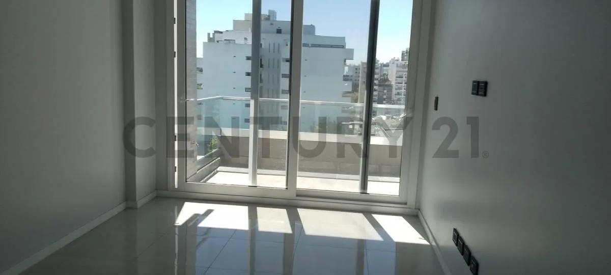 Apartamento de dois ambientes profissional em Monte Castro