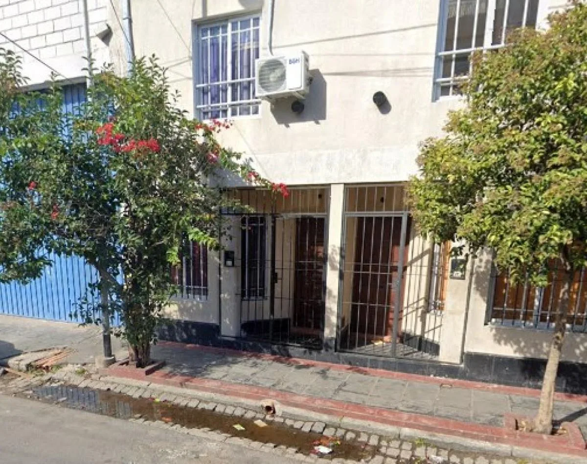 Дуплекс с 2 спальнями и двориком в Avellaneda