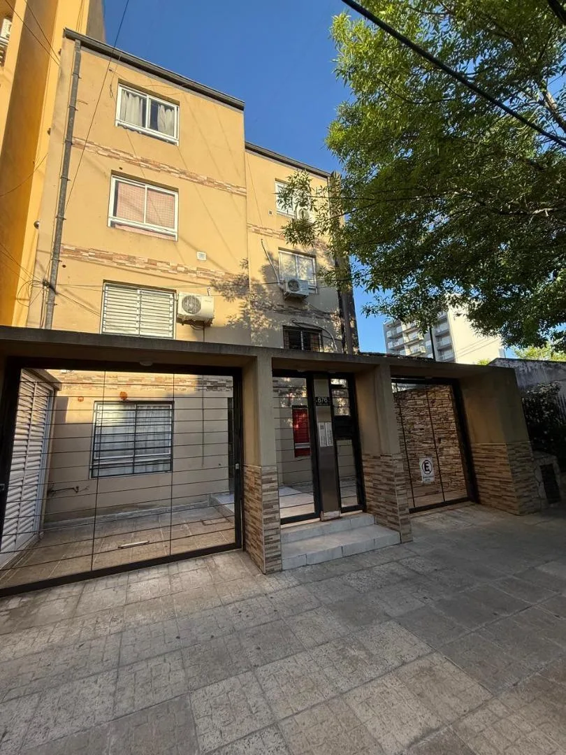 Studio apartment street-facing in Morón Sur