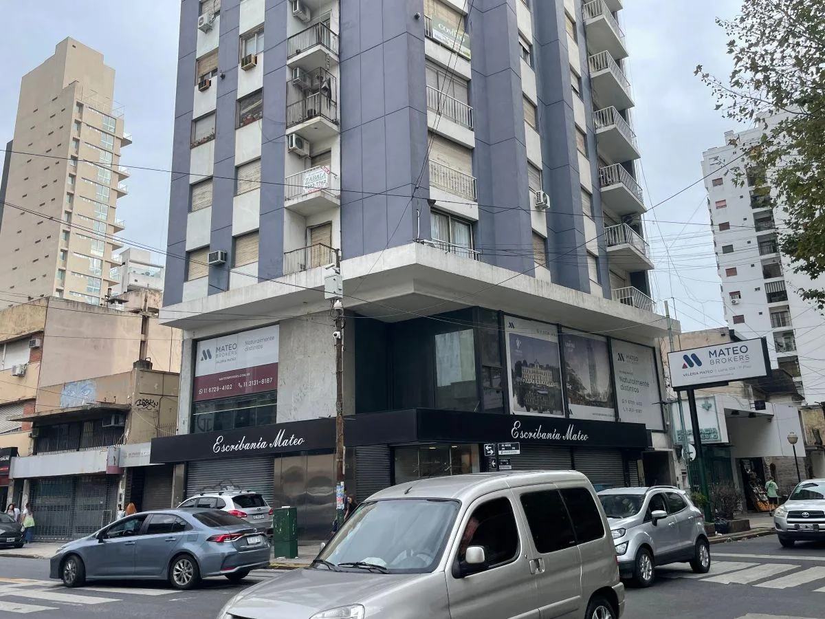 Apartamento de três dormitórios em Lomas de Zamora, meio andar
