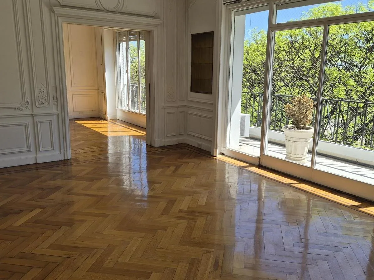 Four-bedroom apartment in Victoria