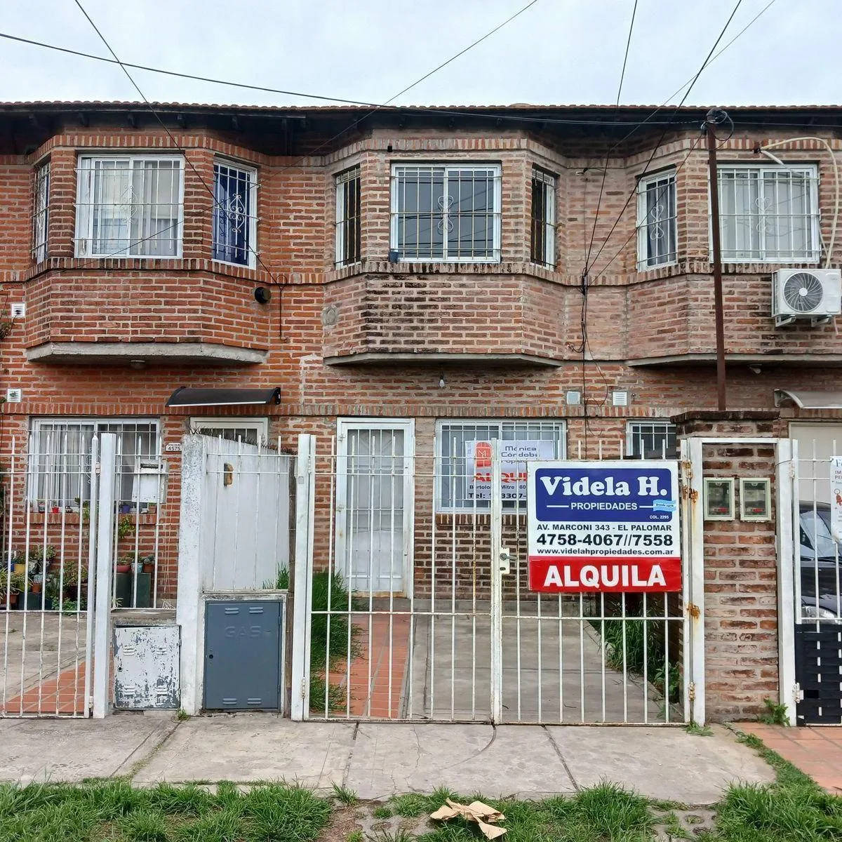 Duplex de 3 ambientes de frente com vaga de garagem em Hurlingham
