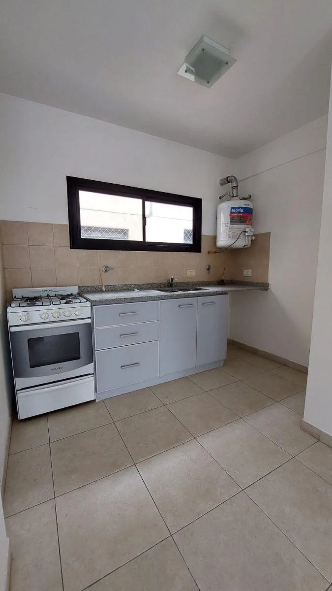 2 ambientes con cochera cubierta