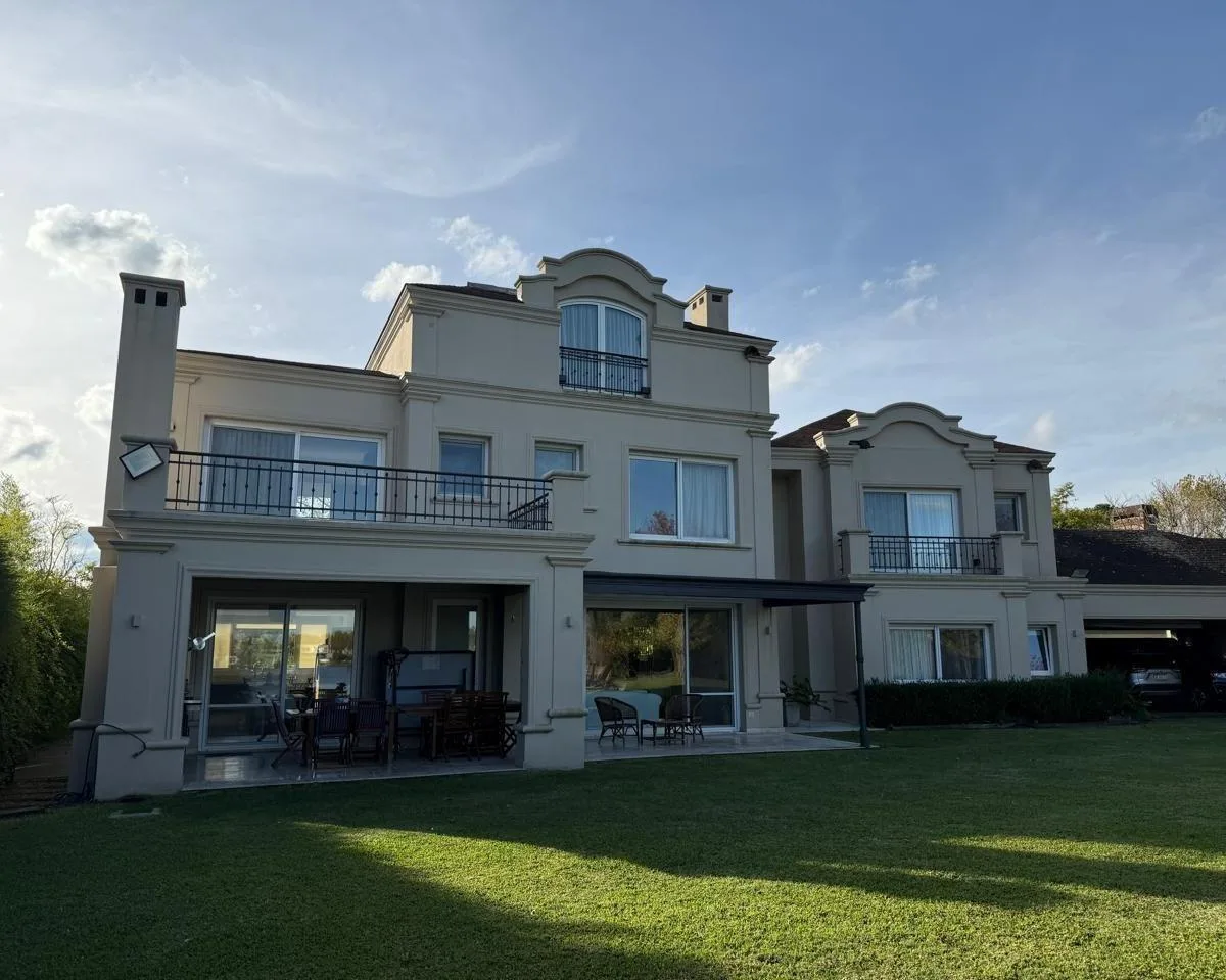 Five-bedroom furnished house in Tigre