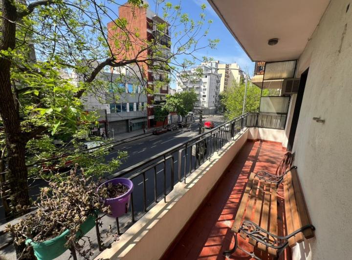 Apartamento mobiliado com 3 dormitórios em Boedo