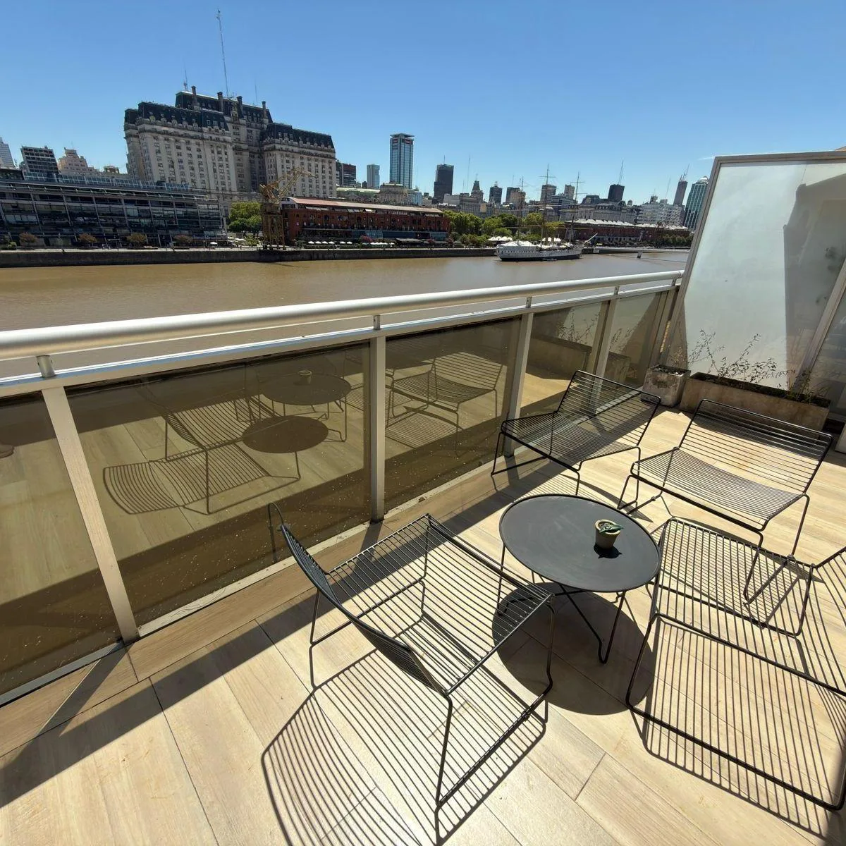 Двухуровневая квартира с 3 спальнями в Puerto Madero