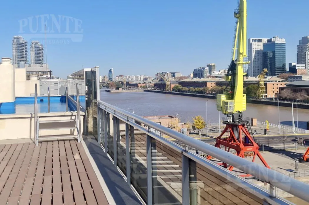 Monoambiente con balcón en Puerto Madero