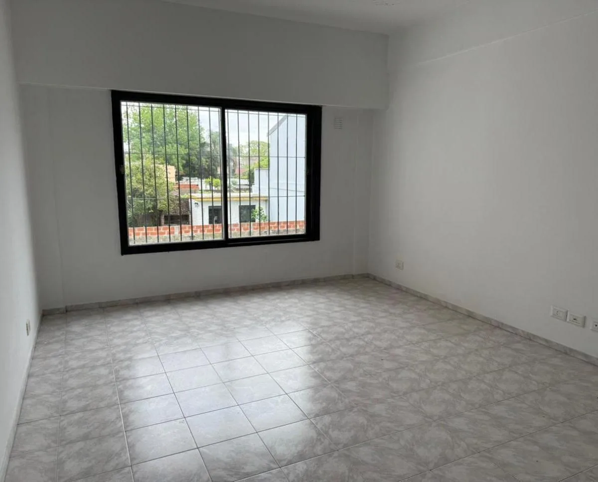 Departamento de 3 ambientes en Tres de Febrero