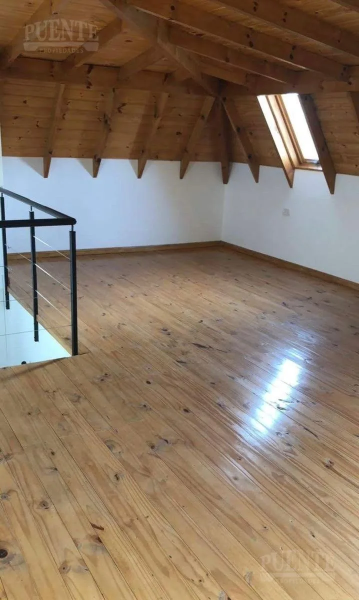 Triplex para alugar em Canning, frente ao Centro Deportivo Canning
