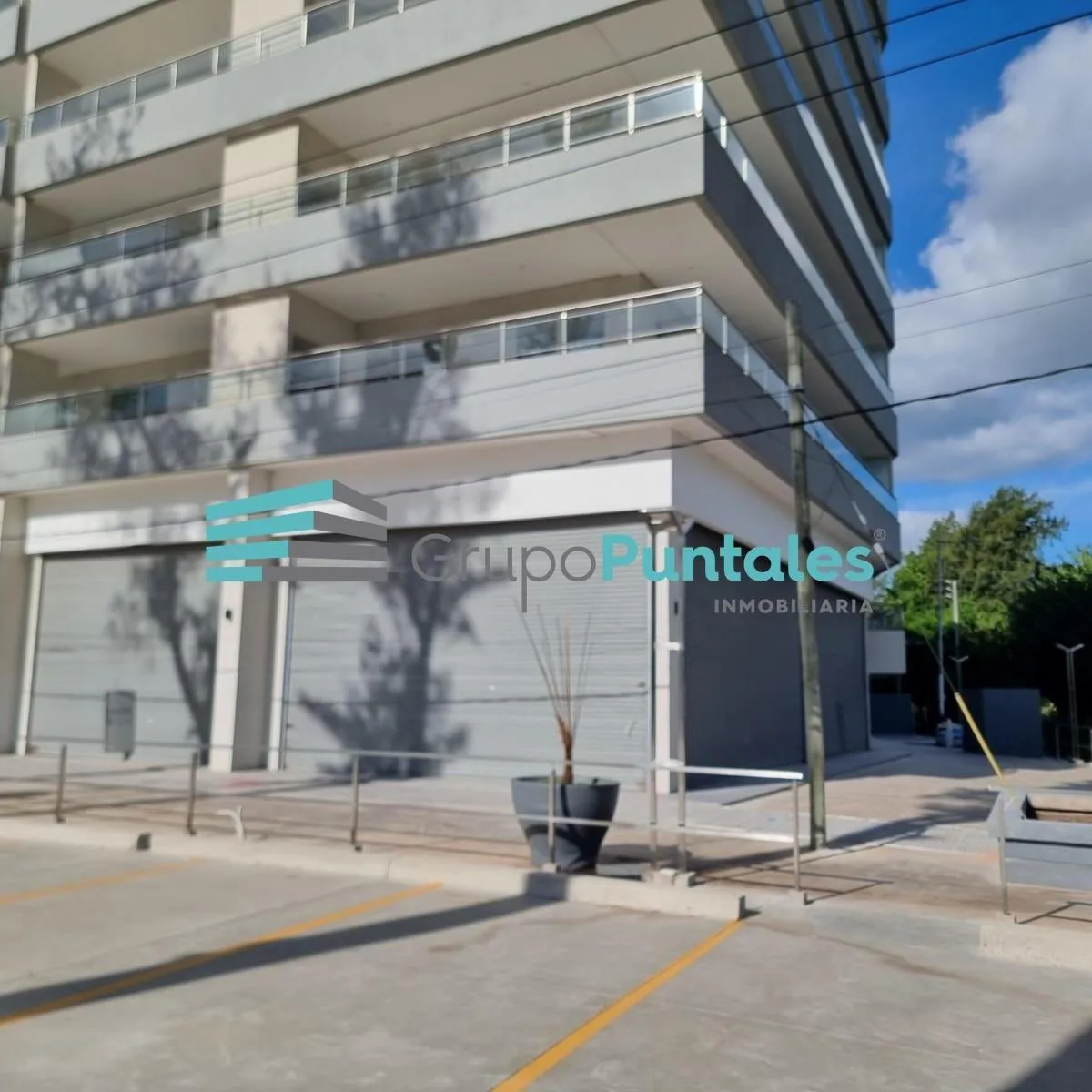 Local en Esquina Alquiler en Canning Sobre Mariano Castex Canning Center