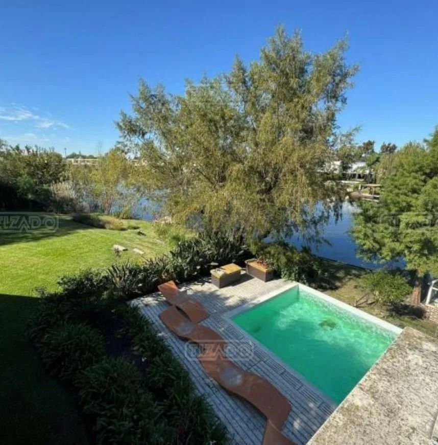 Четырёхспальная арендуемая вилла в Tigre, San Isidro Labrador