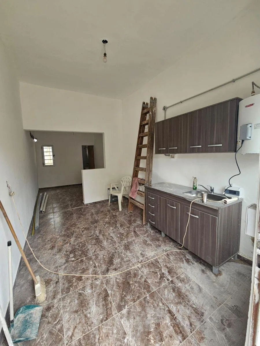 Street-facing studio apartment in Lanús with independent entrance