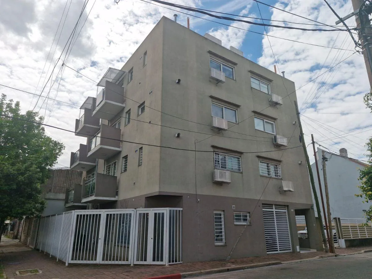 Departamento de 2 ambientes en planta baja en Villa Sarmiento