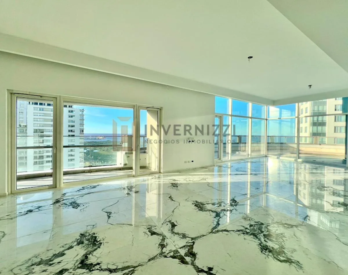 Furnished half-floor apartment with private pool in Puerto Madero