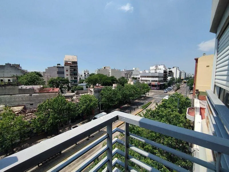 2 ambientes con balcón