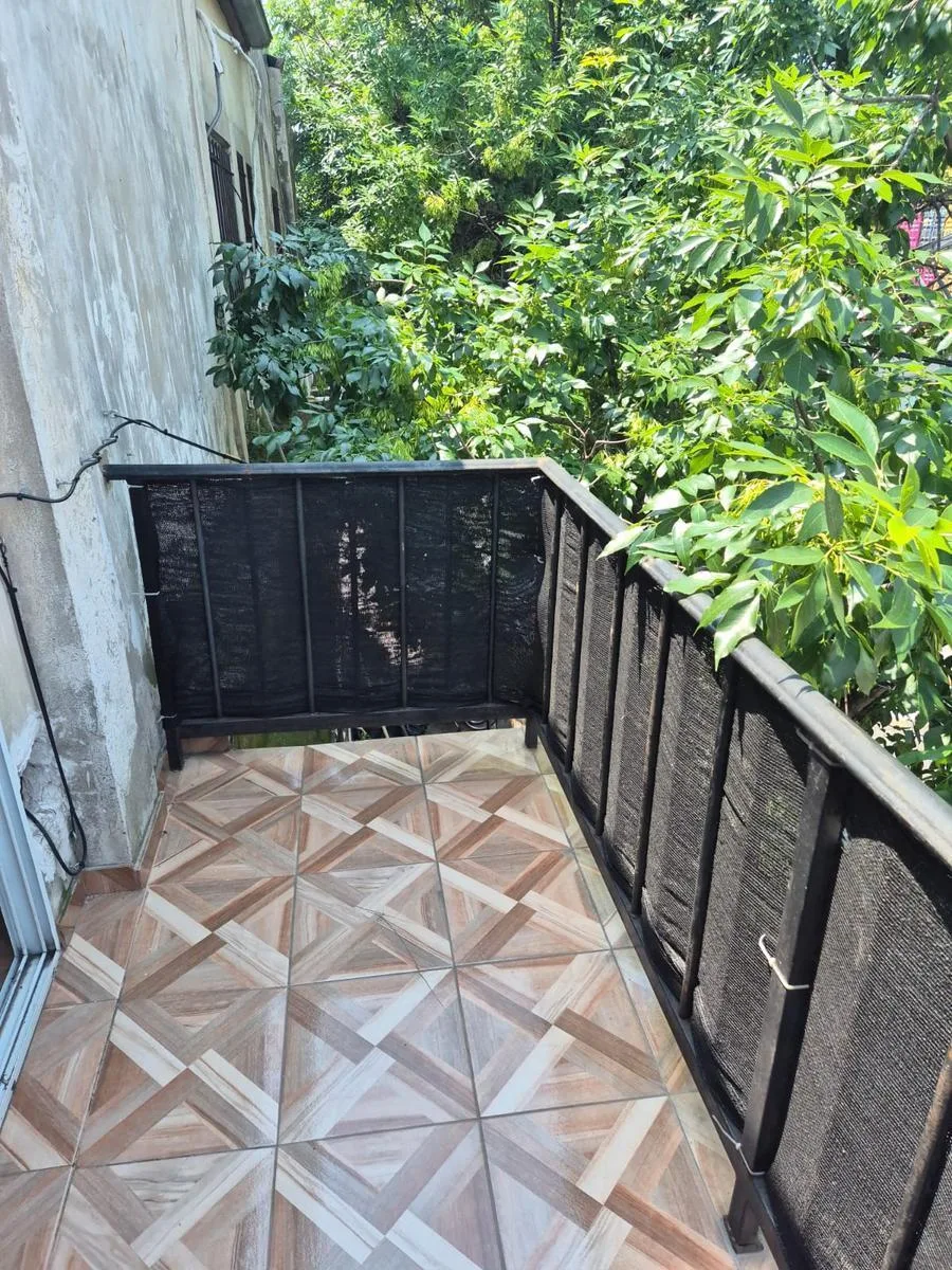 Front-facing studio PH with balcony in La Boca