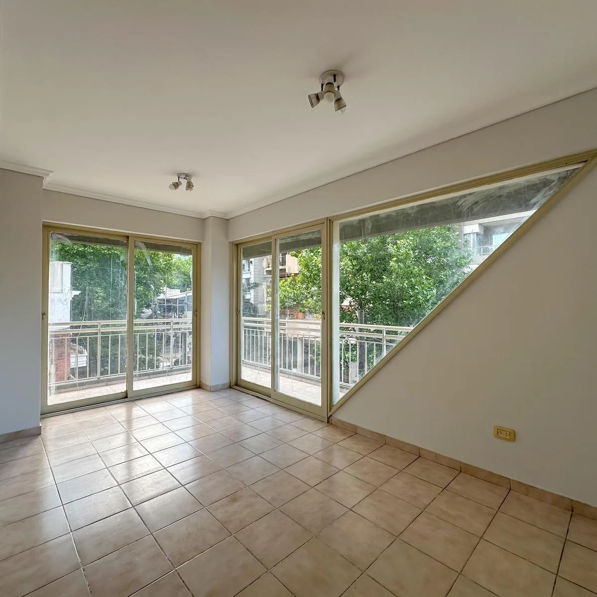 Apartamento de dois ambientes com 1 quarto em Lanús Oeste