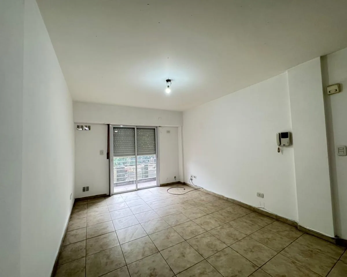 Amplio Departamento de 2 Ambientes en Alquiler Moron Sur