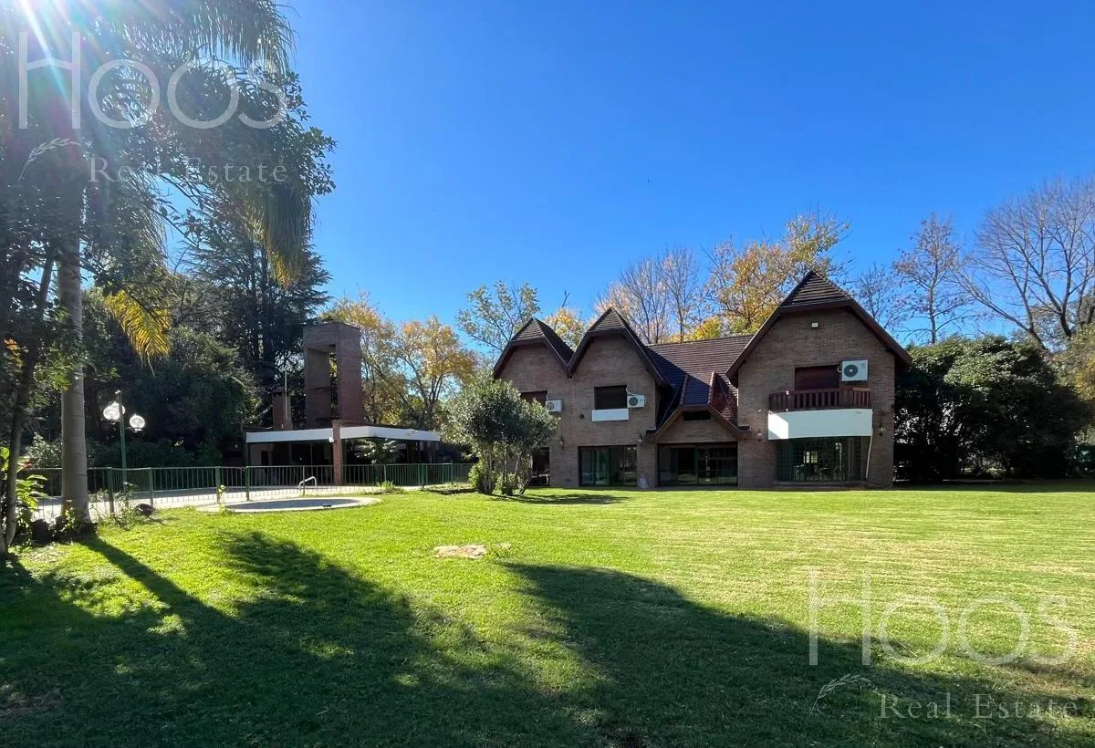 Casa de 3 dormitórios com parque, piscina e quincho em Ituzaingó